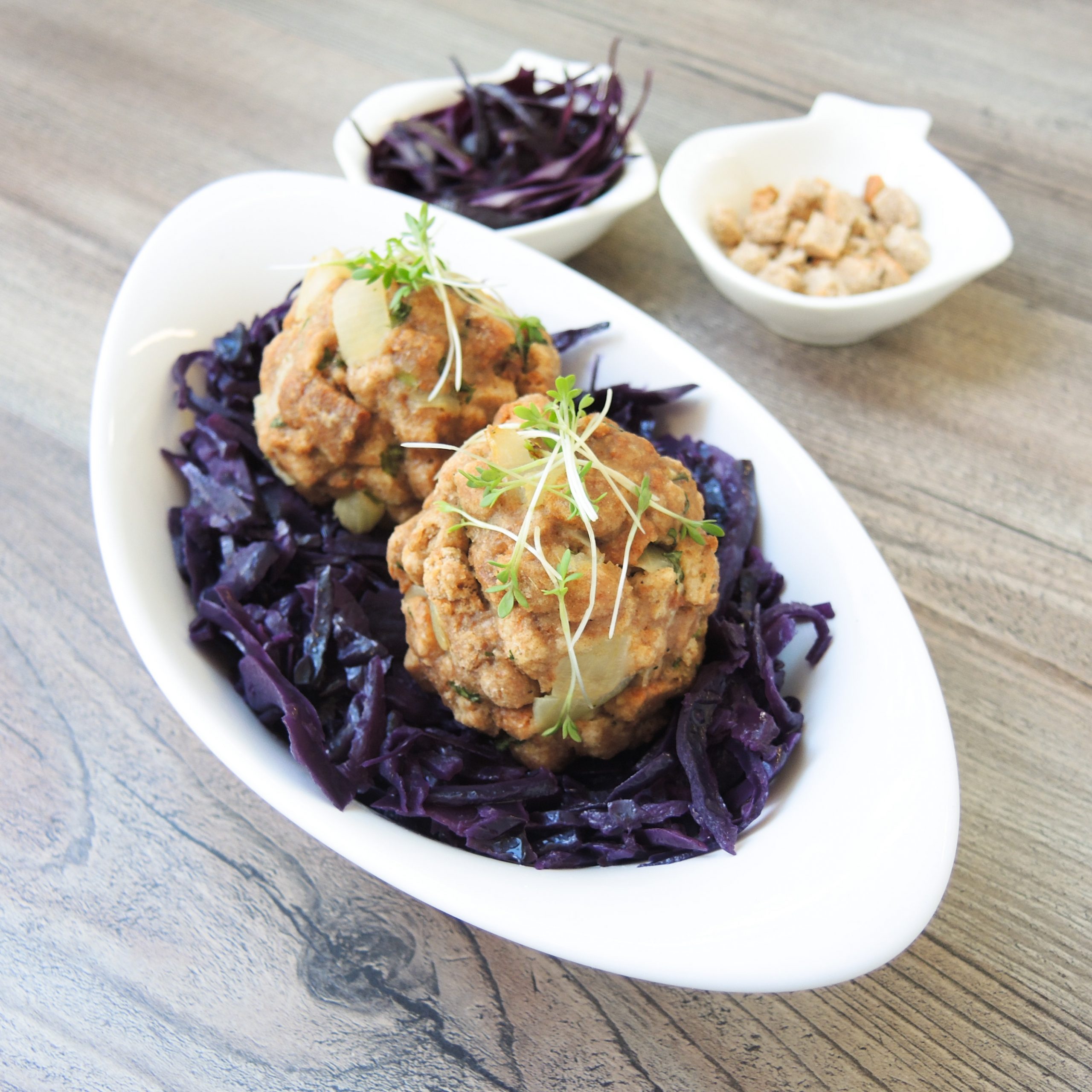 Vollkornknödel mit Rotkraut