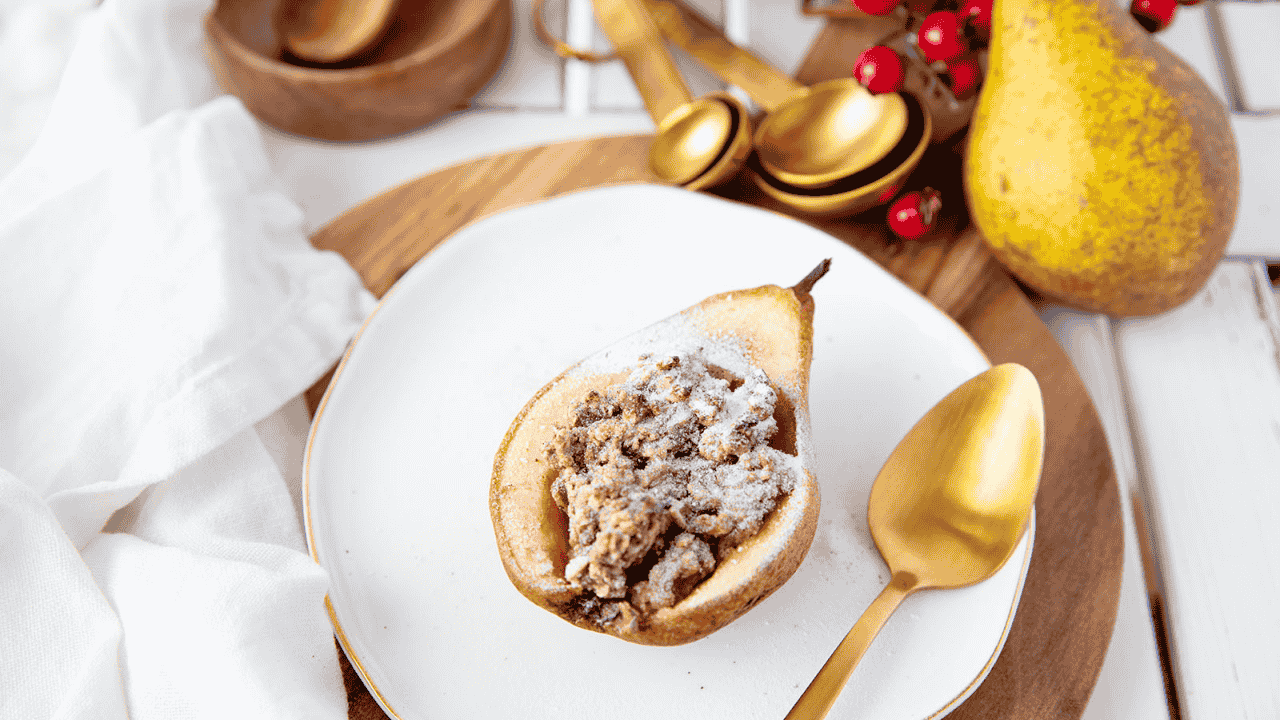 Ofenbirne mit Hafer Crumble